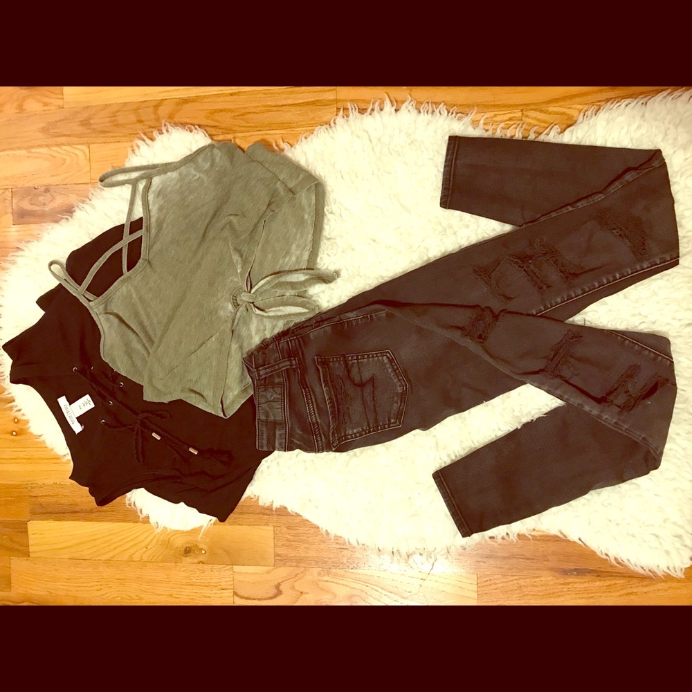 2 tank tops and skinny jeans